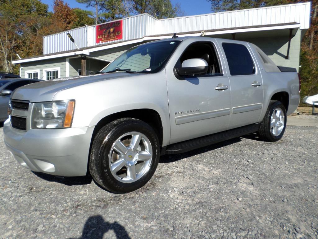 2010 Chevrolet Avalanche LT's photo