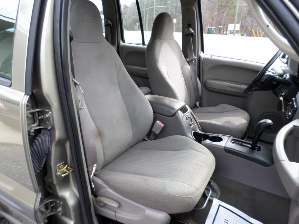 2004 Jeep Liberty Sport - Photo 10