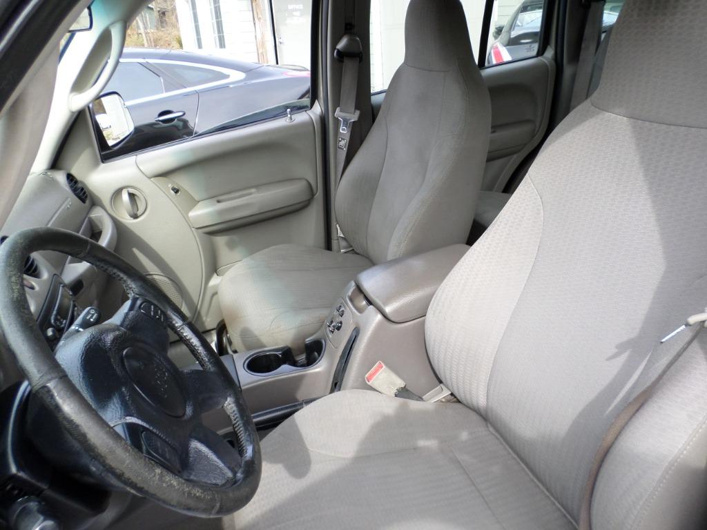 2004 Jeep Liberty Sport - Photo 8