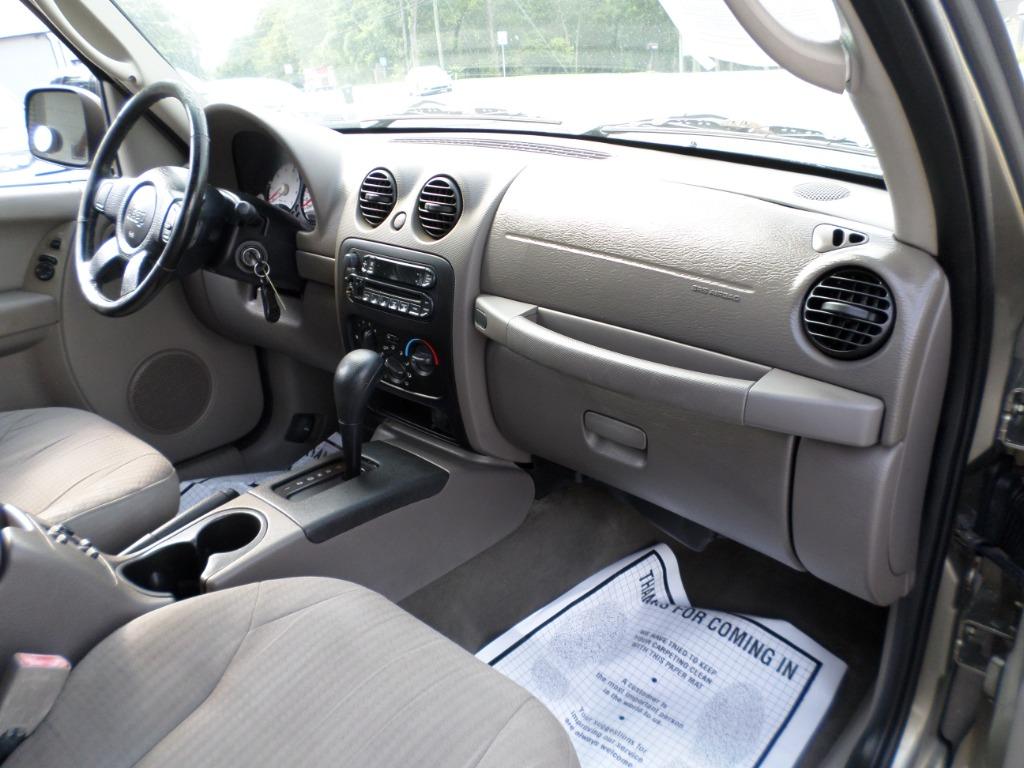 2004 Jeep Liberty Sport - Photo 10