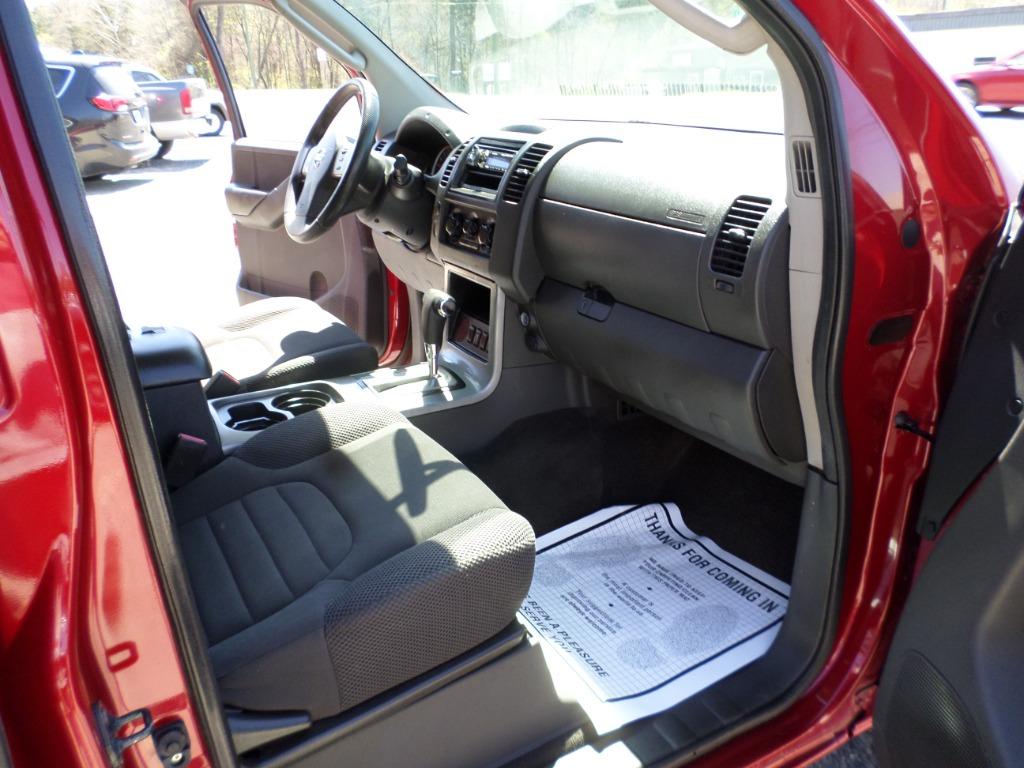 2012 Nissan Pathfinder LE - Photo 9