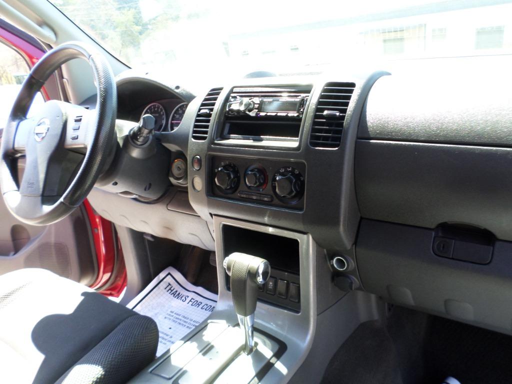 2012 Nissan Pathfinder LE - Photo 8