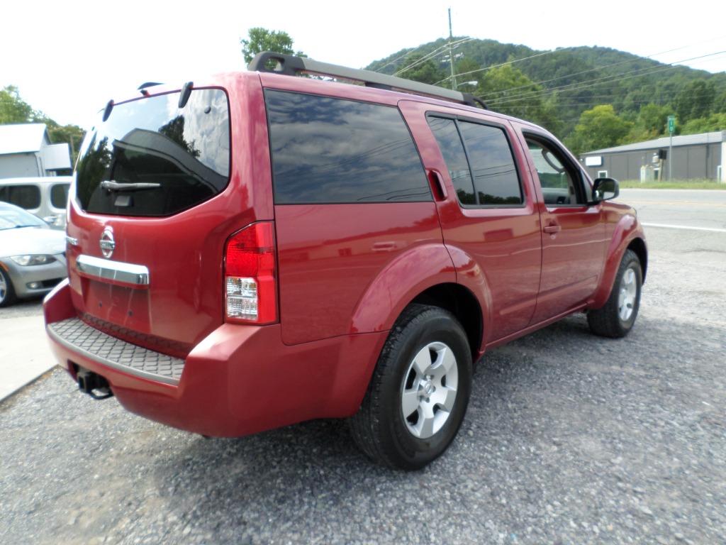 2012 Nissan Pathfinder LE - Photo 11
