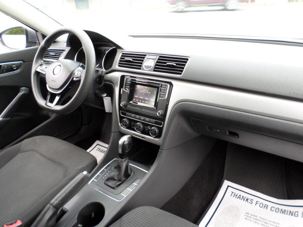 2017 Volkswagen Passat S - Photo 8